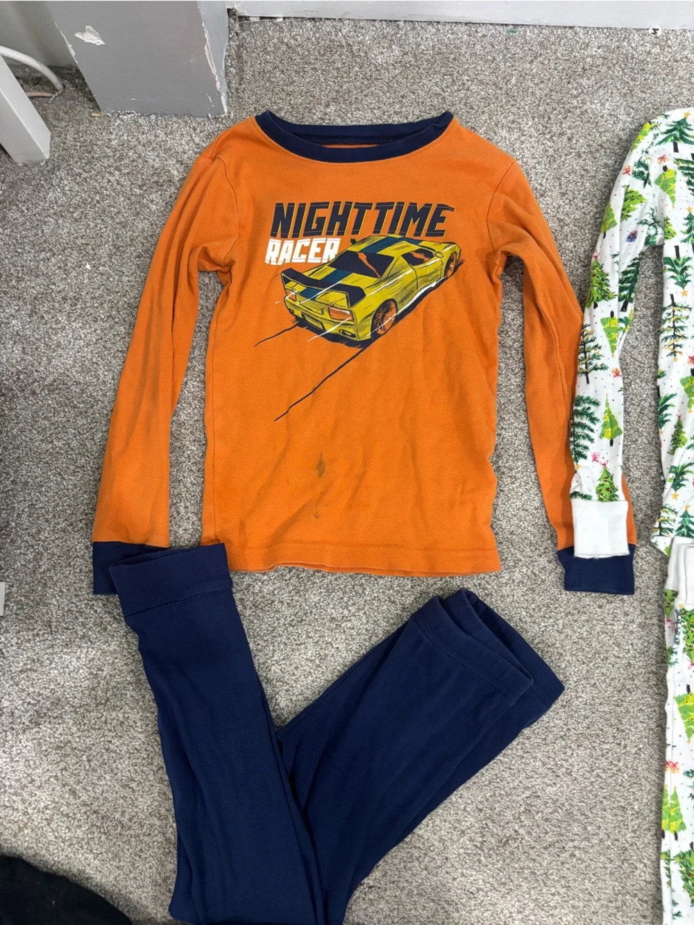 Lot of boy long sleeve pajama sets size 6/6T dinosaur  pajamas Old Navy pajamas